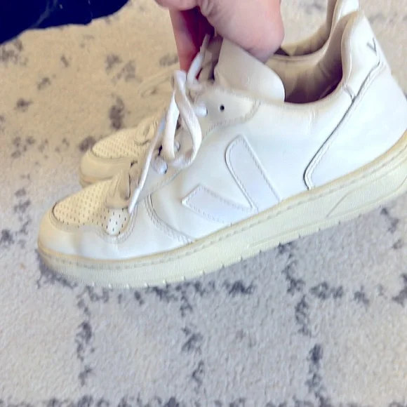 Veja V-10 Women's all White and‎ cream Leather Sneakers Euro 38 is size 7